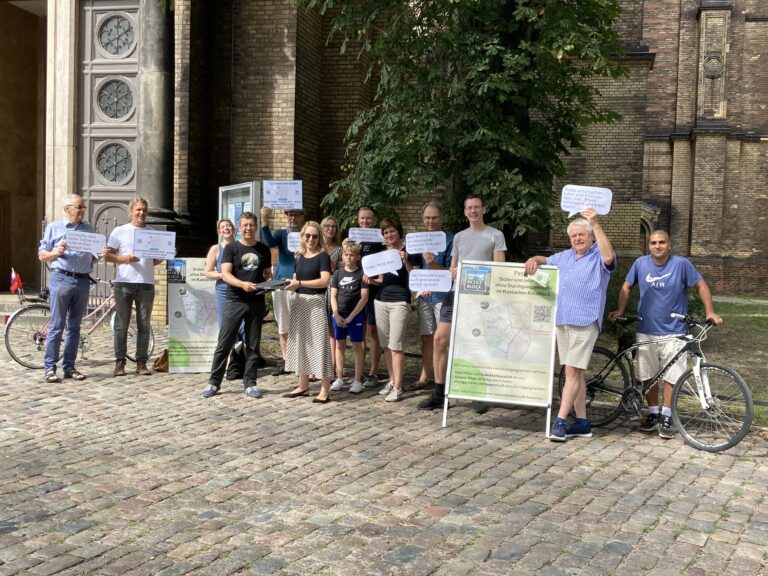 Meilenstein erreicht: Wir haben 1933 Unterschriften für den Kiezblock im Kastanienkiez abgegeben!