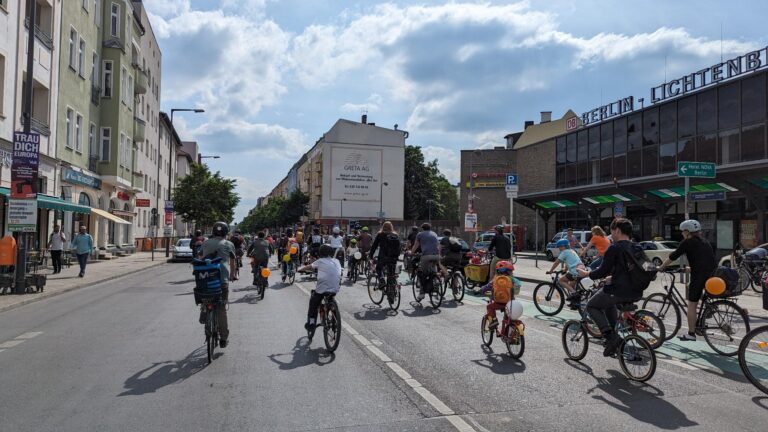 Kidical Mass gegen die A100 im Mai